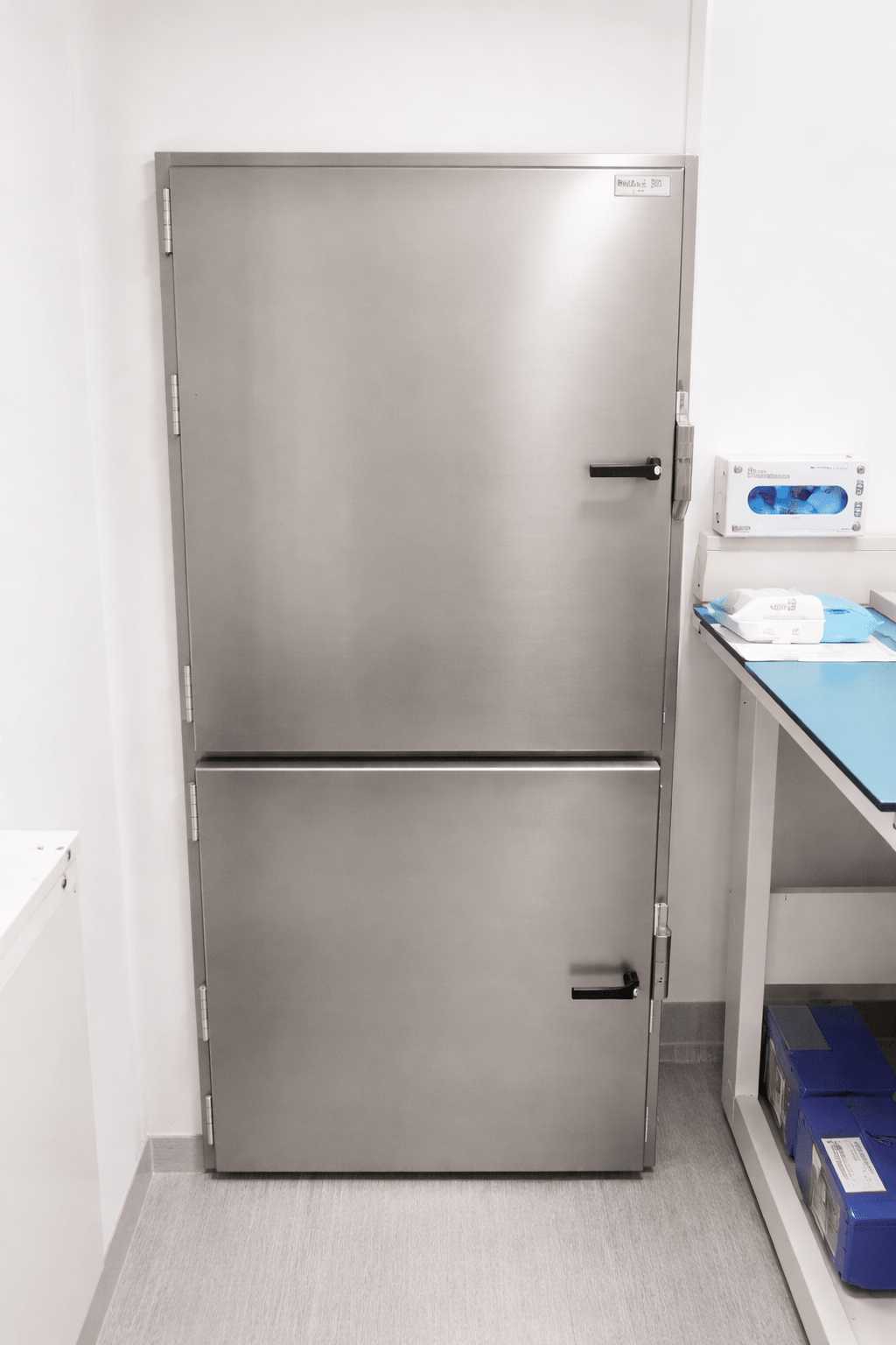 Lead Shielded Pass - Through Boxes - Lead Glass Pro